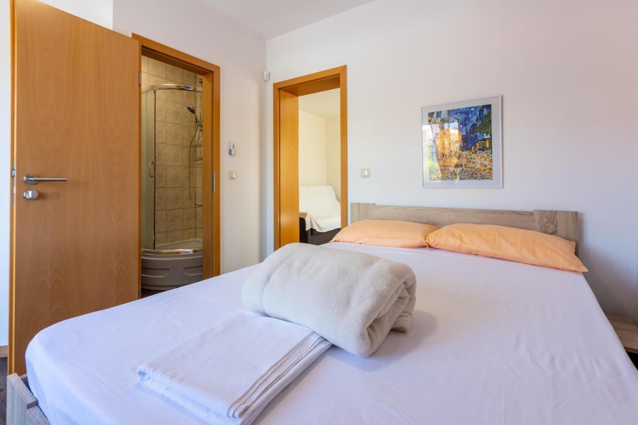Rimac Apartment And Rooms Novi Vinodolski Buitenkant foto