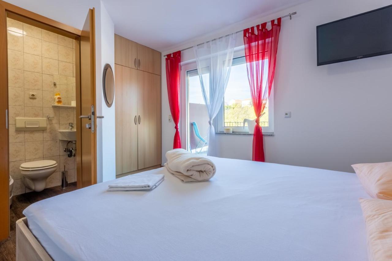 Rimac Apartment And Rooms Novi Vinodolski Buitenkant foto