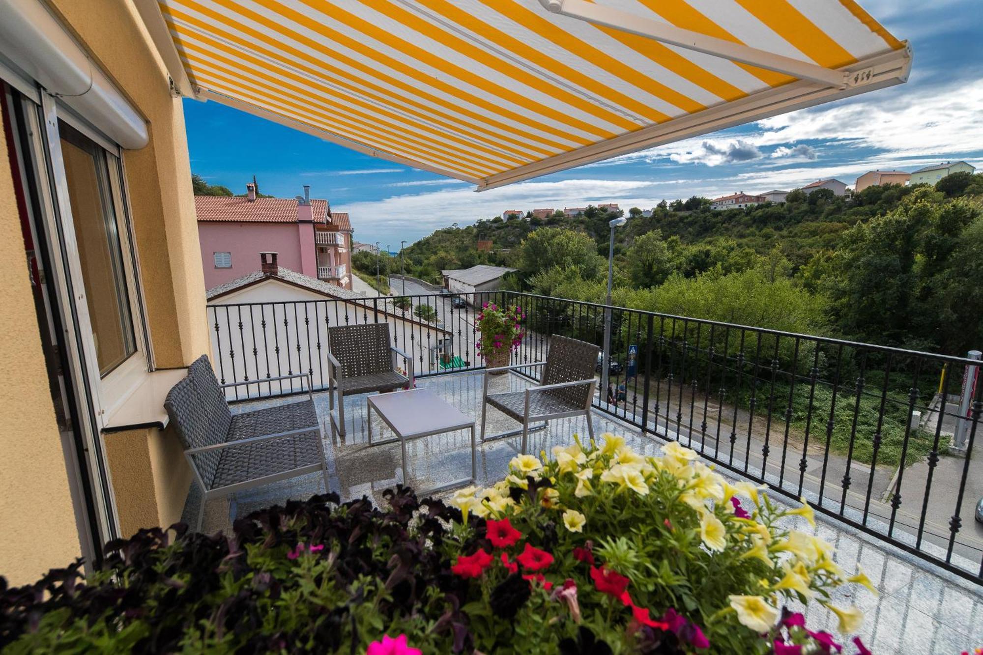 Rimac Apartment And Rooms Novi Vinodolski Buitenkant foto